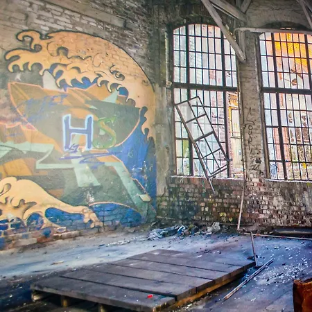 호텔 The Zentral & *